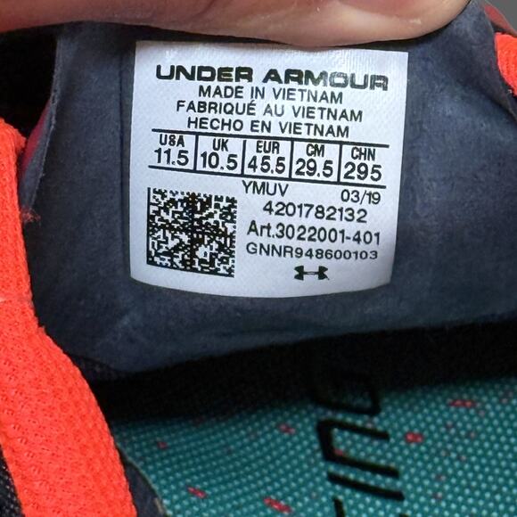 Under Armour Brigade XC Low Men's Size 11.5 Track Shoes 3022001-401 NWT - Picture 4 of 8